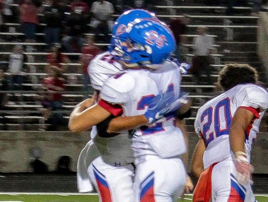 Late stop lifts Rebs past Bowie 35-28