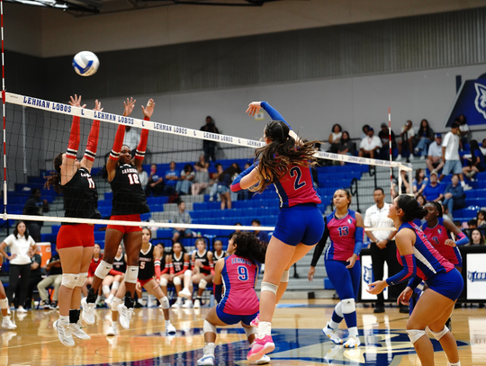 Lehman Lady Lobos swept by Del Valle Cardinals