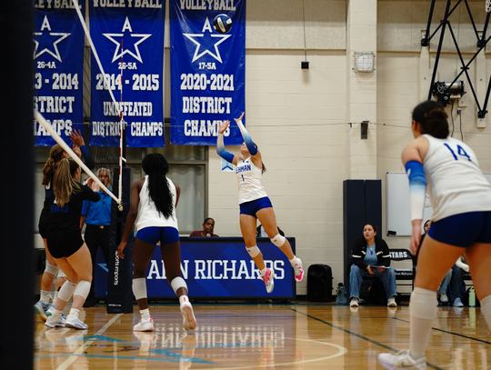 Lehman Lobos lose to Ann Richards in five sets