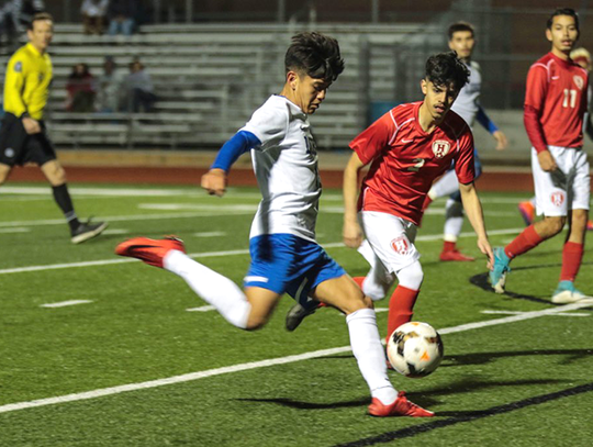 Lobo boys soccer rolls past Hays 3-1