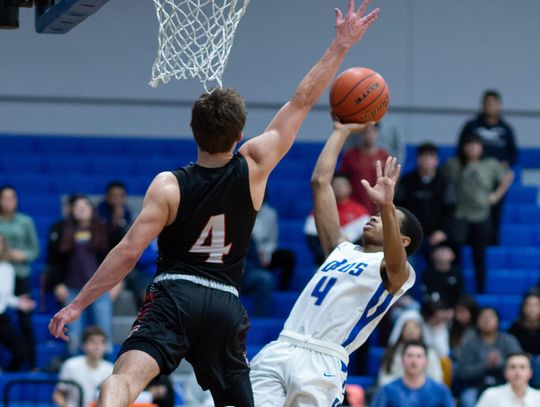 Lobo hoops test unbeaten Lake Travis in 57-48 loss