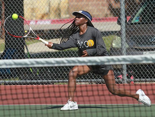 Lobo netters top Leander, fall to Vandegrift to close season