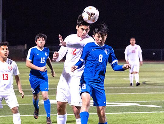 Lobo soccer dominates Rebs in shutout victory