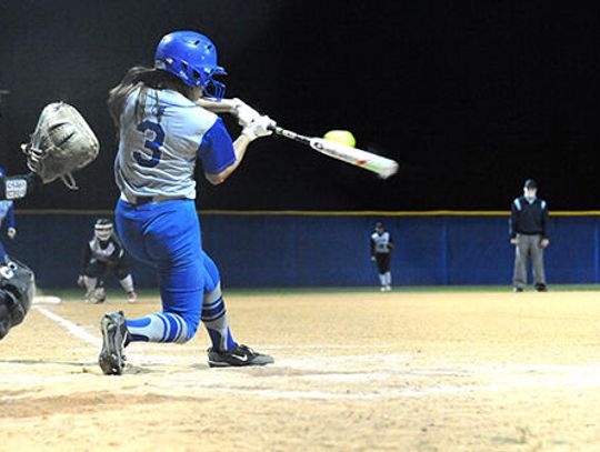 Lobo softball punches playoff ticket