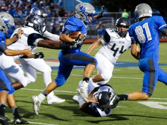 Lobos crush Akins 42-7 on homecoming