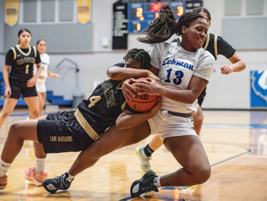 Lehman Lobos defeated by Matadors