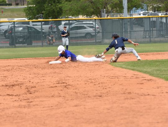 Lobos ground Eagles in 7-1 win