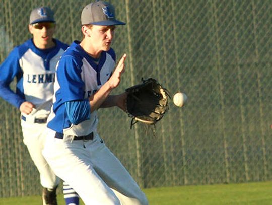 Lobos lose series against Chaps 2-1