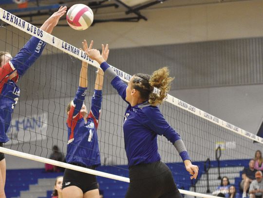 Lobos lose to Leander Lions