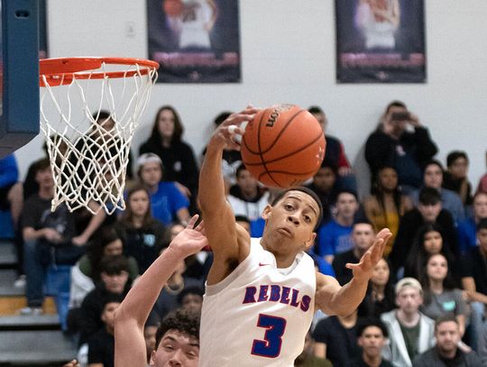 Lobos outlast Hays 51-43