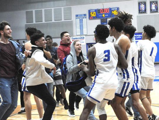 Lobos stun Lake Travis to stay in playoff chase