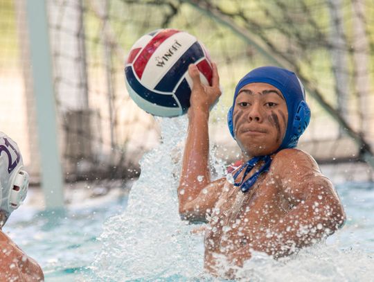 Lobos, Warriors face off in the deep end