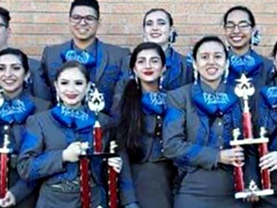 Mariachi Los Lobos shine again