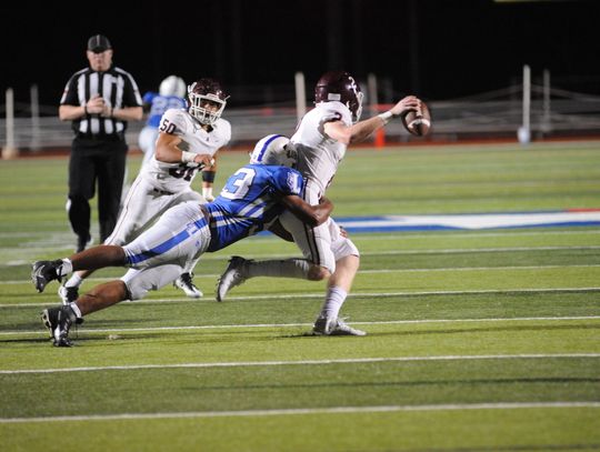 Maroons spoil Lobos' homecoming 38-14