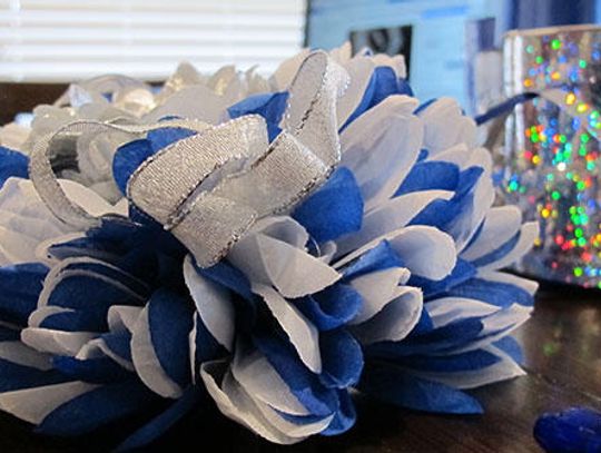 Mum’s the word: Moms get crafty with homecoming tradition