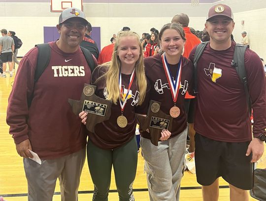 Powerlifter advances to state