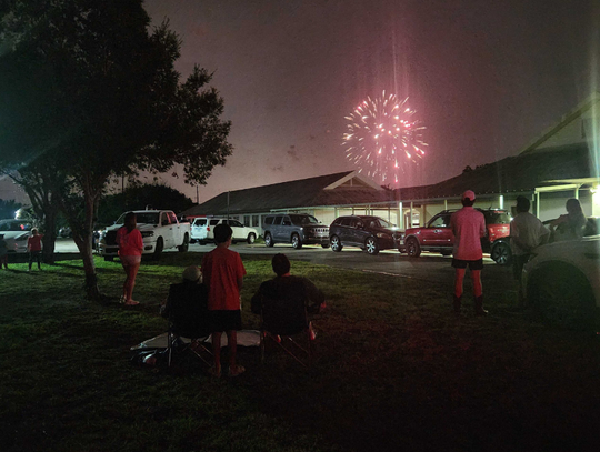 Rain does not deter Buda fireworks