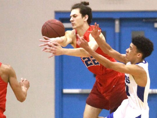 Rebs earn narrow victory over Lobos