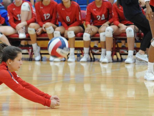 Rebs roll past Lobos in three