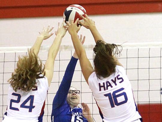 Rebs spike Lobos in three sets