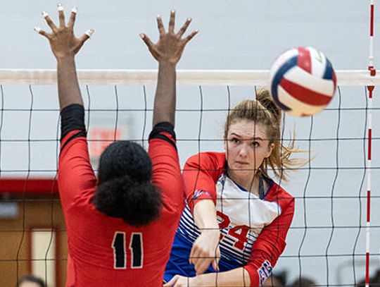 Rebs sweep Del Valle to extend win streak