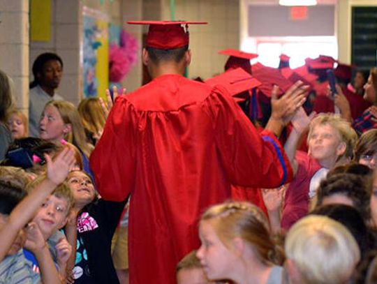 Seniors celebrate with future grads