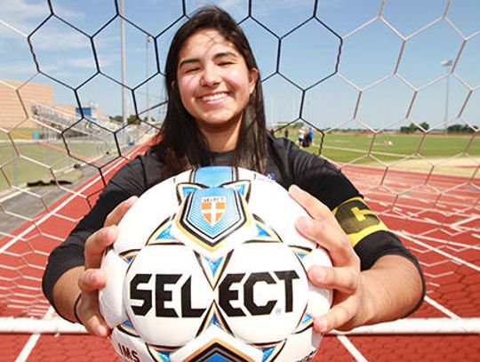 Sticky note dreams: Lobo goalkeeper earns all-state athlete title