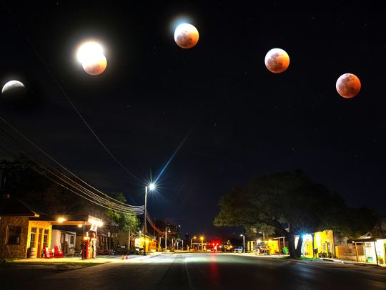 Super Blood Wolf Moon over Mercer