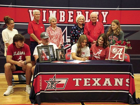 Texan volleyball player signs to Alabama