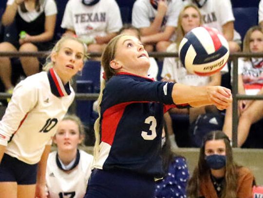 Texans beat Canyon Lake in 3