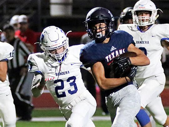 Texans trounce Bandera on homecoming