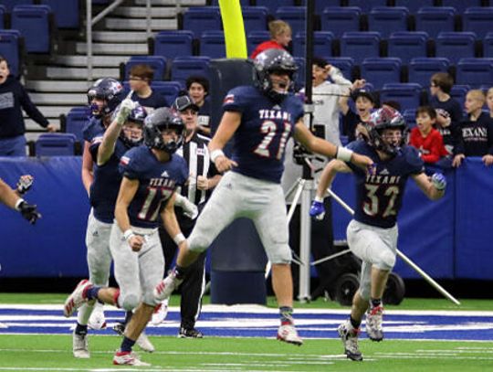 Texans trounce Navarro to reach state semifinal