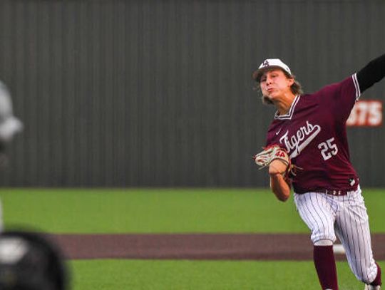 Tigers rally late but come up short to Kerrville Tivy Antlers