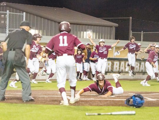 Tigers rally, win in final inning against Westlake