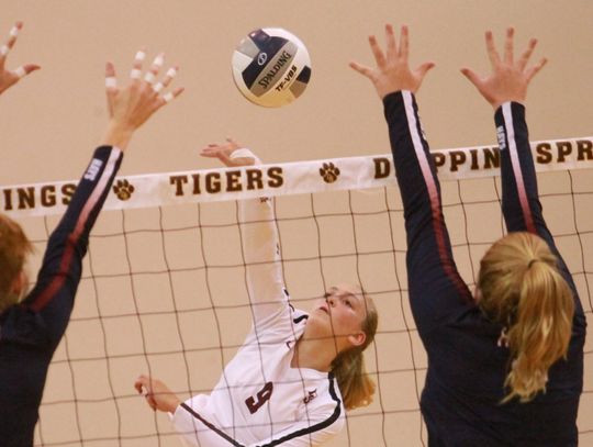 Tigers roll past Crockett to keep district lead