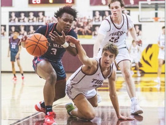 Tigers win as district play winds down