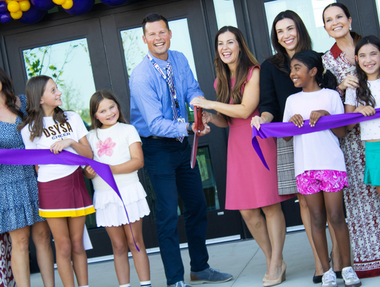 Wildwood Springs Elementary School cuts ribbon in Headwaters