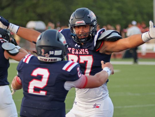 Wimberley Texans dominate in season opener