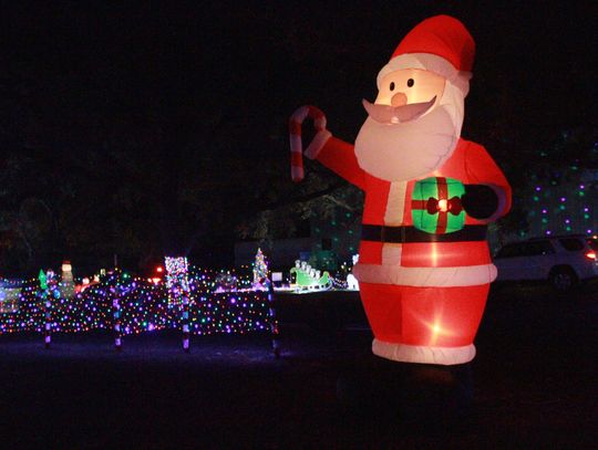 Yes to the menorah and other holiday displays 