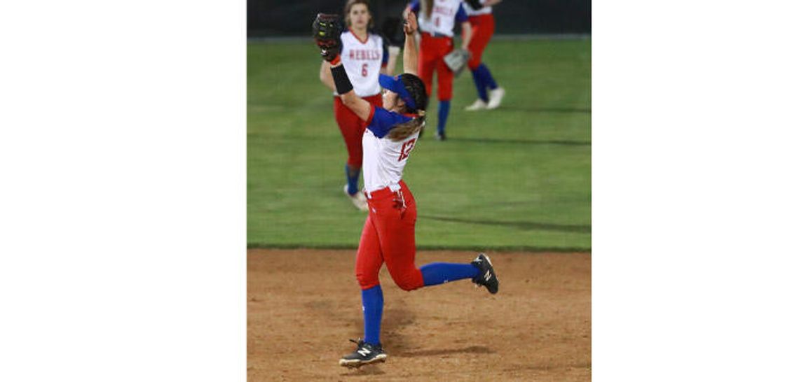 Austin Maroons blasts Hays softball 6-1