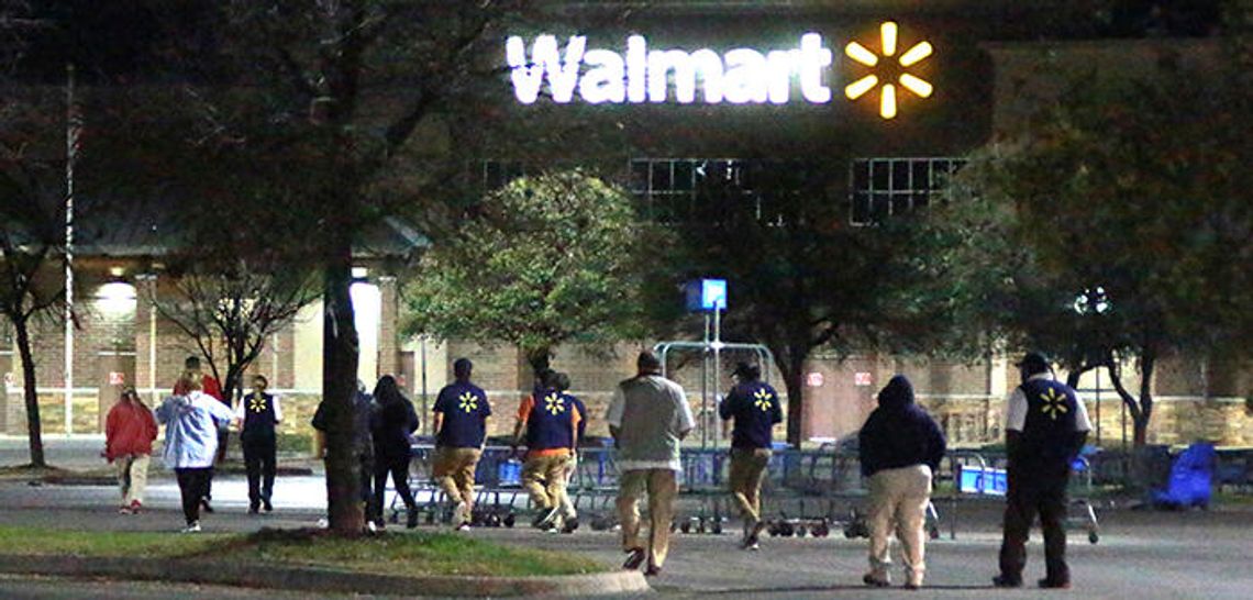 Bomb threat leaves shoppers in the cold