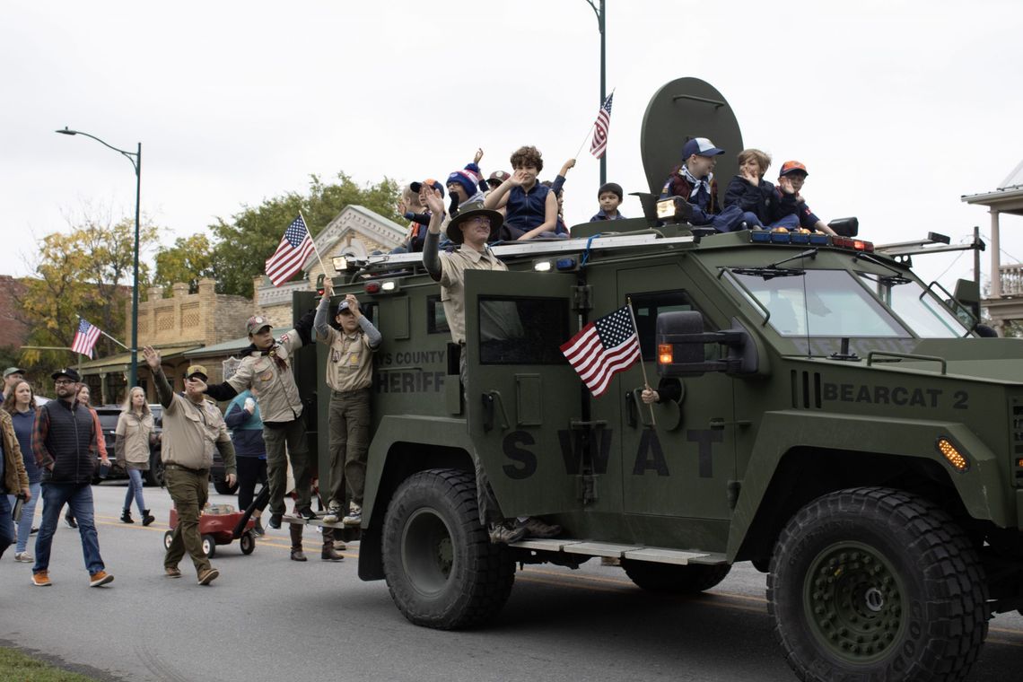 Buda &amp; Kyle celebrate Veterans Day