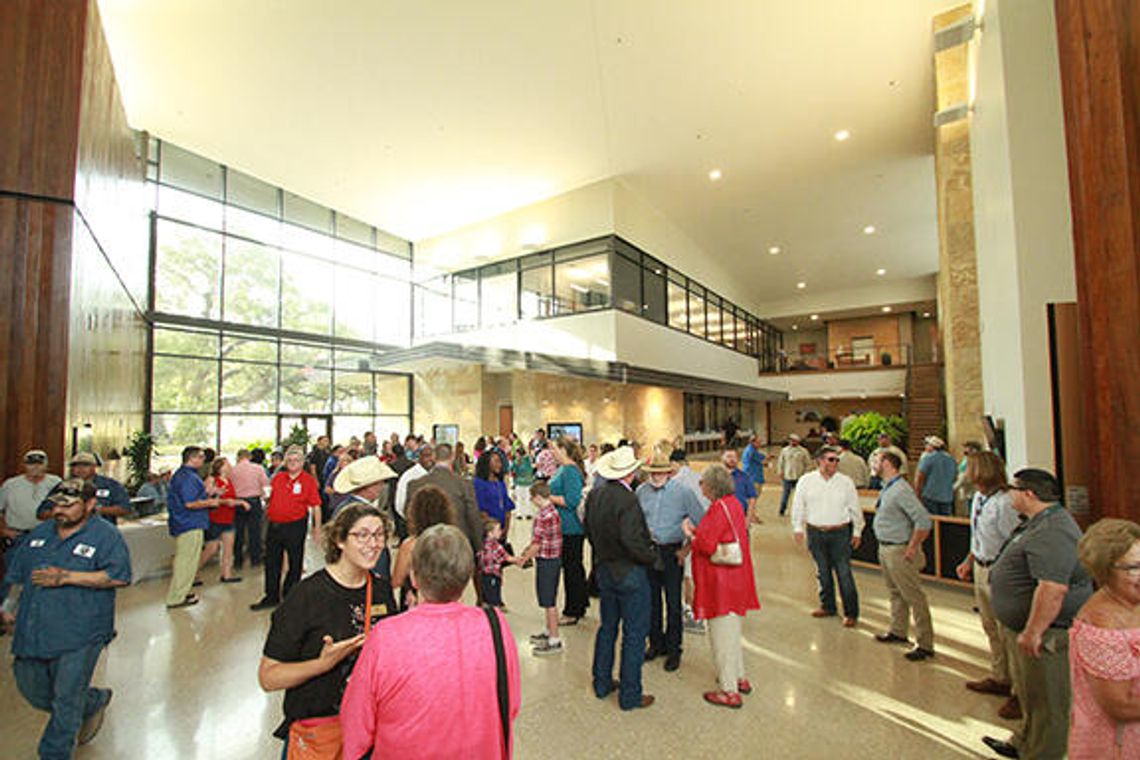 Buda celebrates opening  of new municipal building