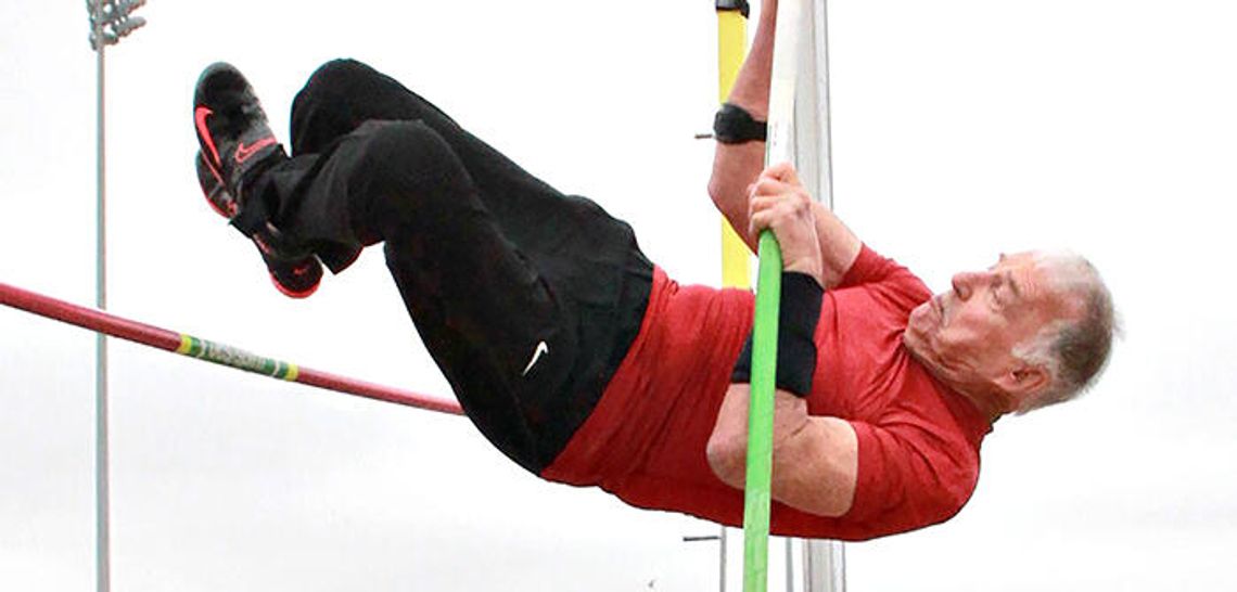 Buda pole vaulter leaps to new world record at 85