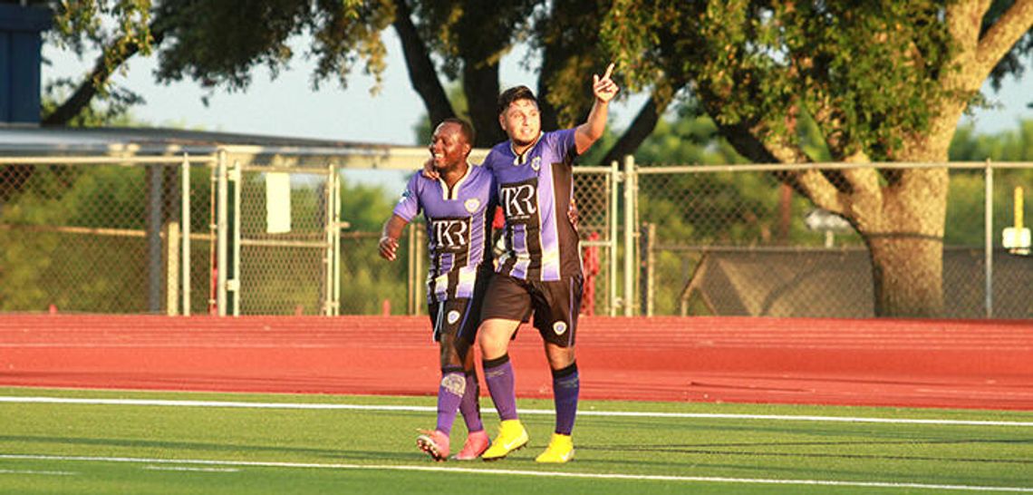 Central Texas  Lobos shred Shreveport in season finale