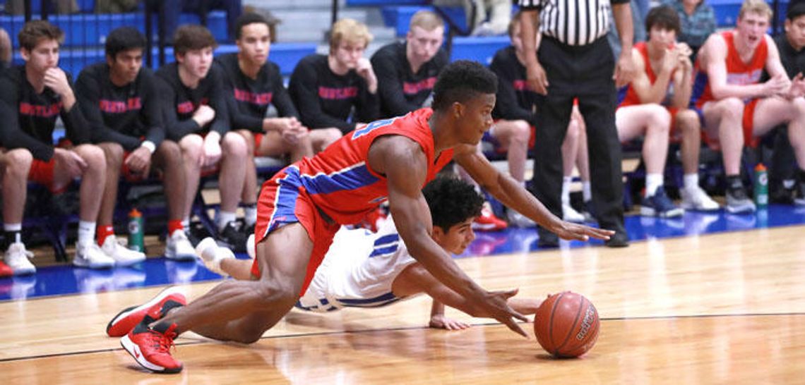 Chaps overpower Lobos 55-33 Chaps overpower Lobos 55-33
