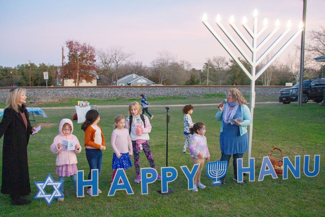 Community gathers for last night of Hanukkah