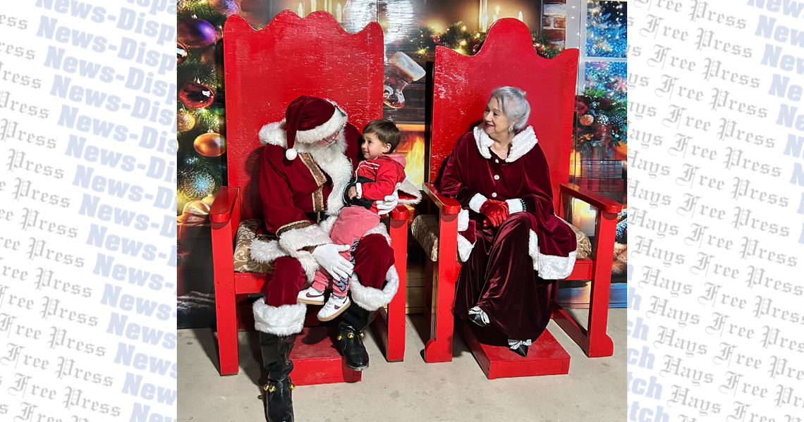 Community members enjoy Buda Holiday Lights