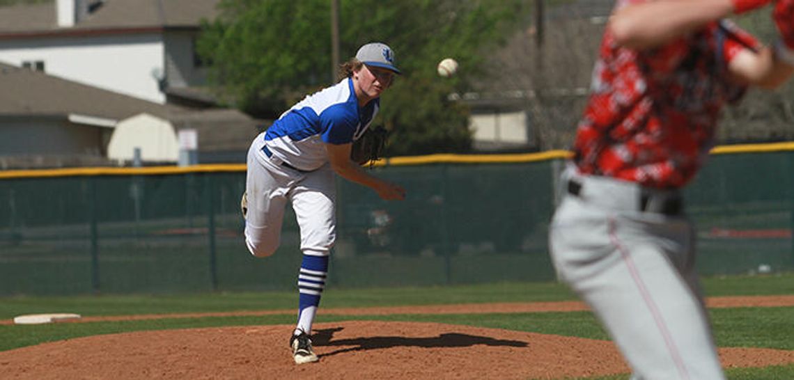 Despite 3-game winning streak, Lobos fall 2-3 in district Despite 3-game winning streak, Lobos fall 2-3 in district