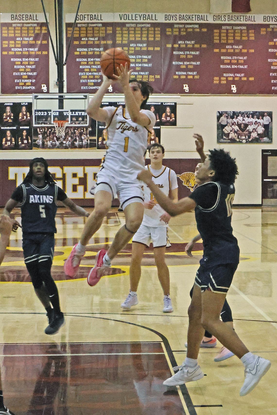 Dripping Springs Tigers lose to Eagles Dripping Springs Tigers lose to Eagles